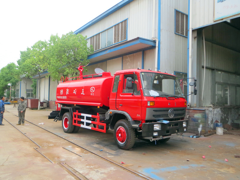 東風10-12噸森林消防車