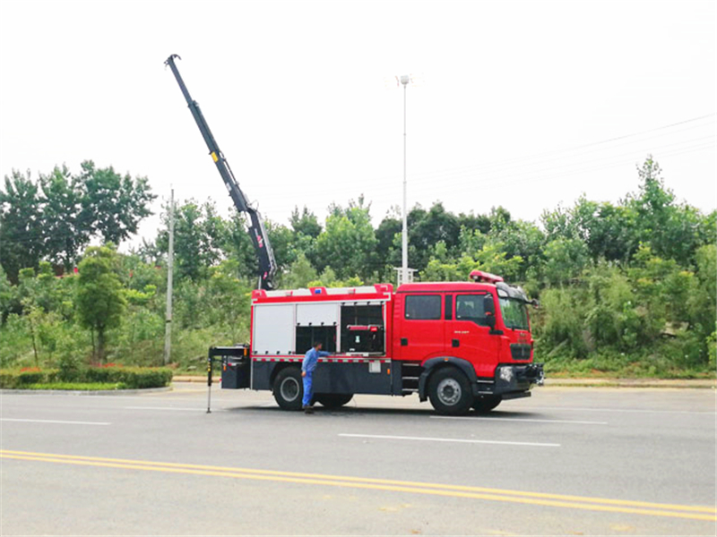 重汽豪沃搶險救援消防車